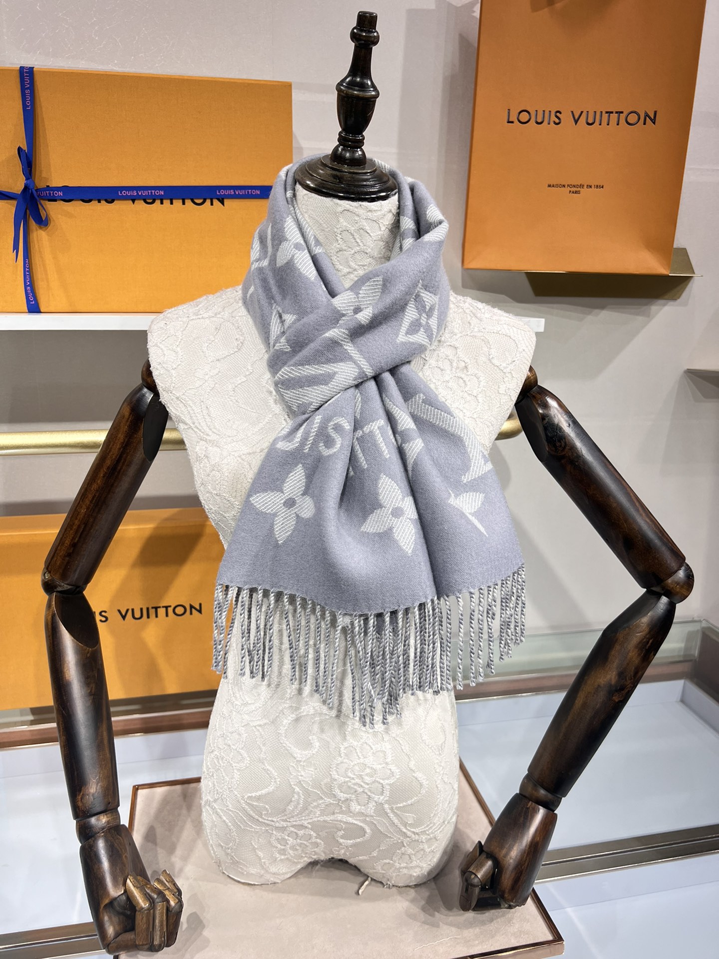 LV Simply Scarves 